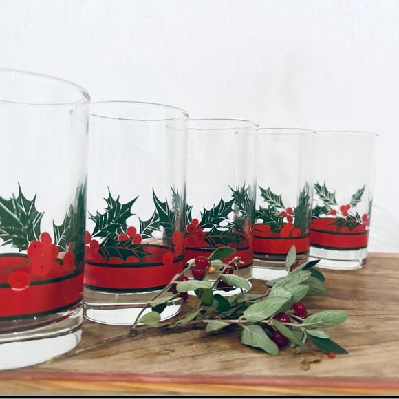 Libbey Other - 🎉HOST PICK🎉 Libbey  Holly & Berries Set of 5 1980s Vintage Christmas Glasses